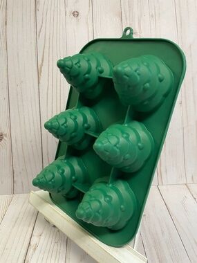 Christmas 3D Trees Cupcake Muffin 6 Cavity Treat Baking Candy Mold Silicone NEW